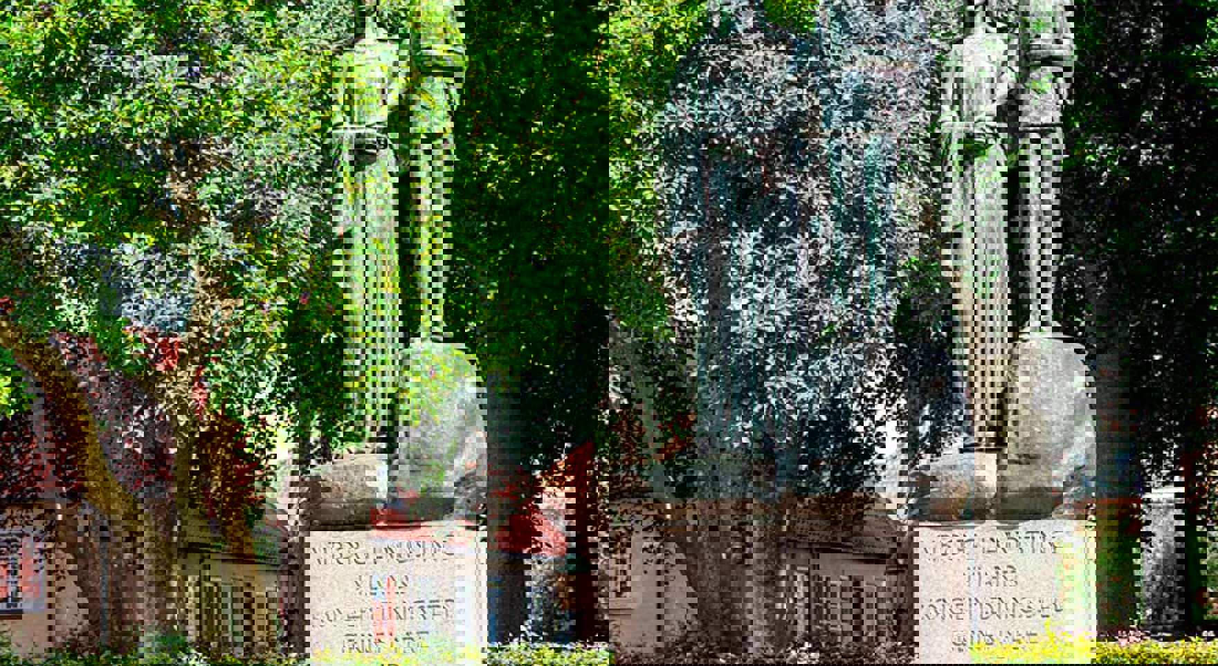 Kongehyldningsmonumentet på Margretheplænen i Domkirkekvarteret, Viborg